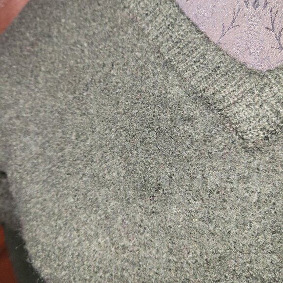 Abercrombie & Fitch Sm Medium Wool Sweater V-Neck Forest Green - Picture 2 of 6